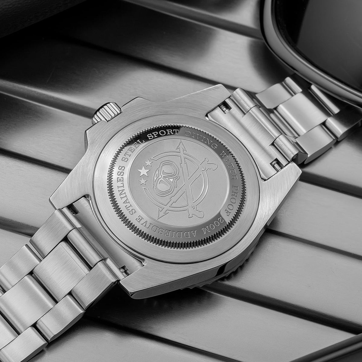 41 MM Mens Dive Watch Quartz Movement 200 M Waterproof Luminous Analog Gradient Dial G109368